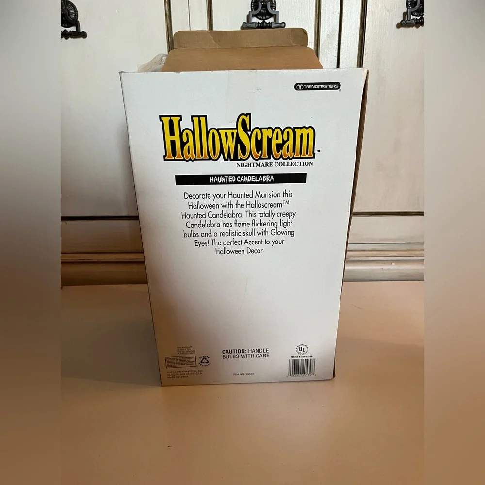 Vintage 1994 HallowScream Haunted Candelabra Skull Flames Glowing Red Eye w/box